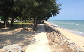 Baan Tew Lom Cha-Am
